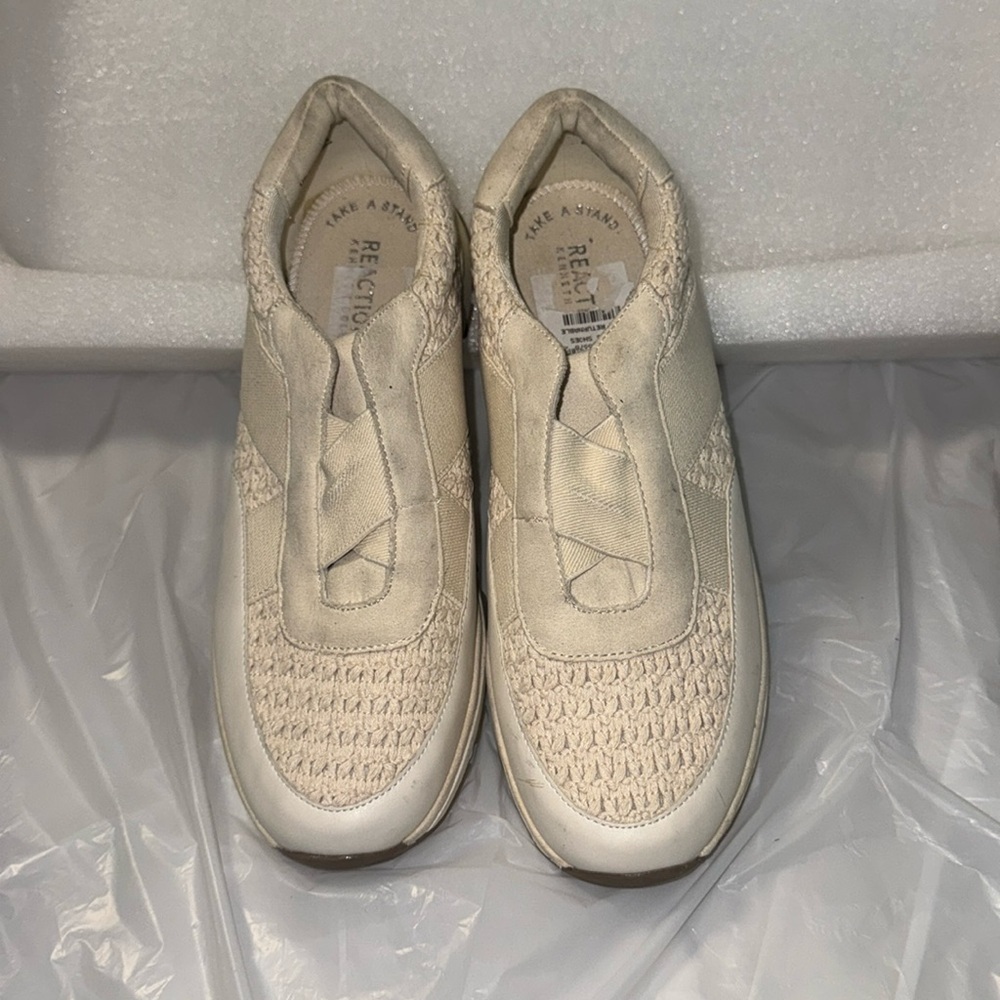 Reaction by Kenneth Cole slip on sneakers in creamy almond color NWOT Size 10